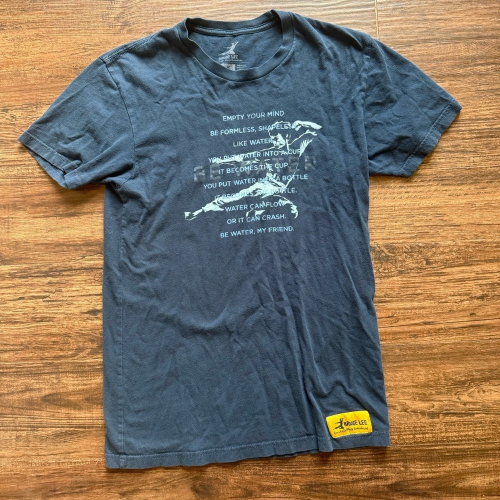 Official Bruce Lee "Be Water My Friend" Quote TShirt Men Small Gray Made in USA